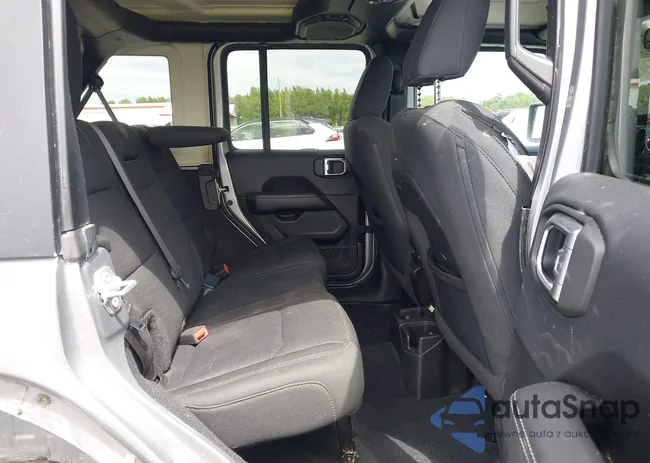 1C4HJXEN0KW596045: 43175137