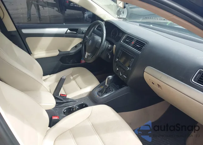 3VWDP7AJ7DM438401: 43174655