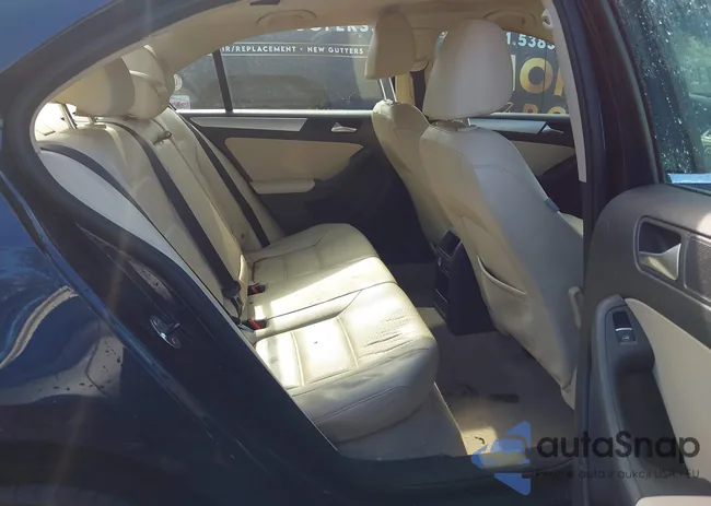 3VWDP7AJ4DM379002: 43175810