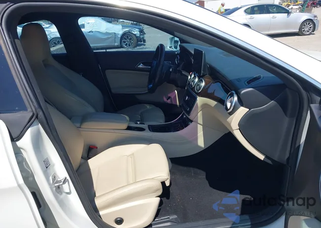 WDDSJ4EB5JN526223: 43177797