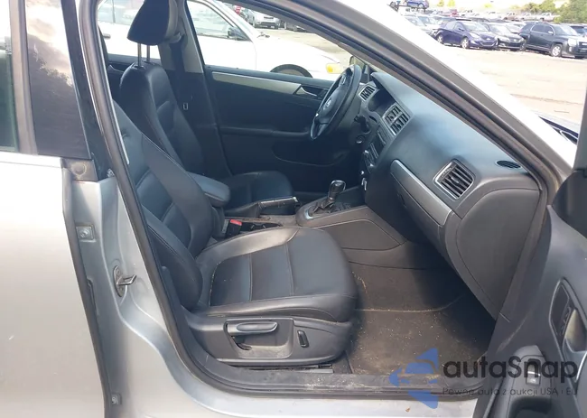 3VWD07AJ8EM236432: 43179196