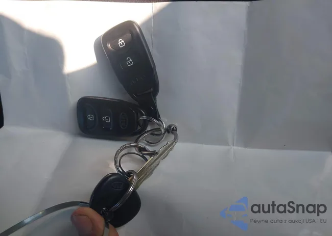 KNDJT2A2XA7049108: 43179286