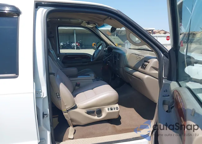 1FMSU43F82EA39215: 43178671