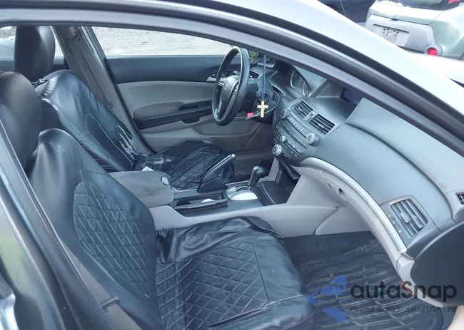 1HGCP2F36BA108658: 43178785