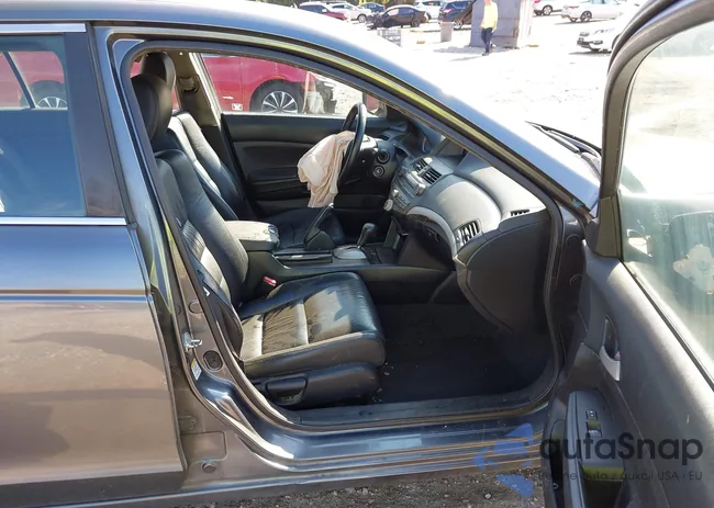 1HGCP2F67BA077530: 43179665