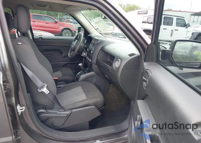 1C4NJPBA4HD131700: 43181401