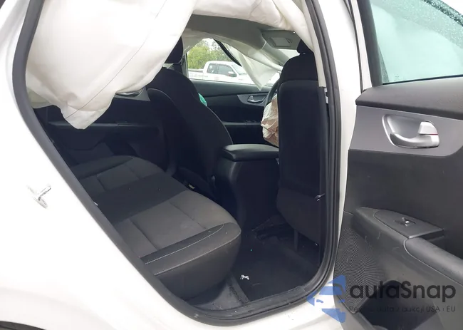 3KPF24AD1PE587338: 43181788