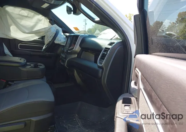 3C6UR5DJ5RG285365: 43181831