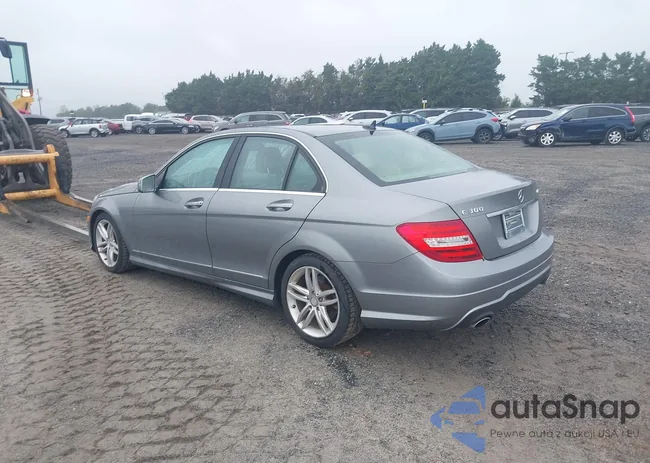 WDDGF8BB5CR227233: 43183986