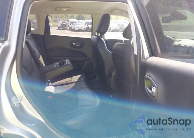 3C4NJDBB4JT179771: 43183871