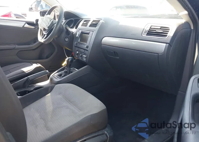 3VW2B7AJ8HM252880: 43184716