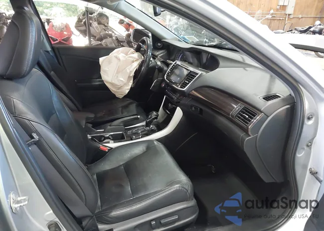 1HGCR2F82HA253677: 43186248