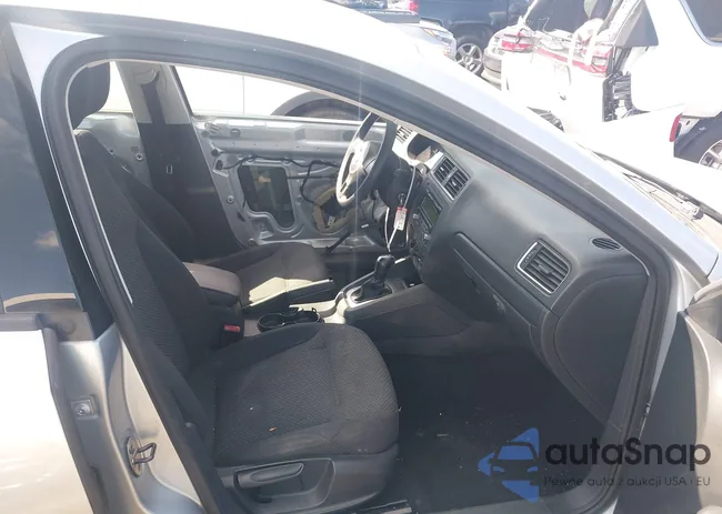 3VW2K7AJ0EM252075: 43187471