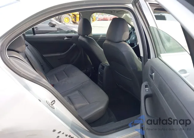 3VWDZ7AJ4BM302749: 43187484