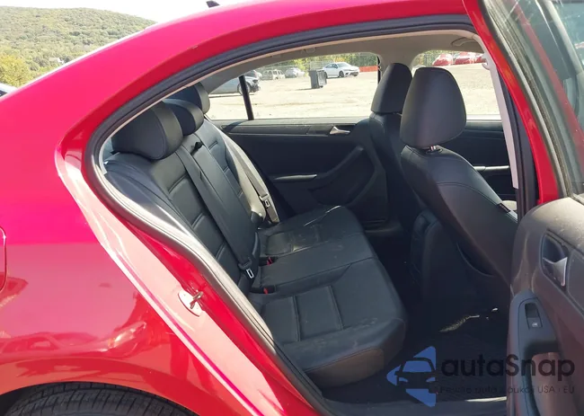 3VWD17AJ9EM307294: 43188249