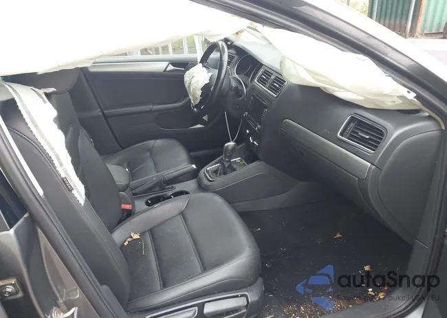 3VWD17AJ5FM306354: 43187951