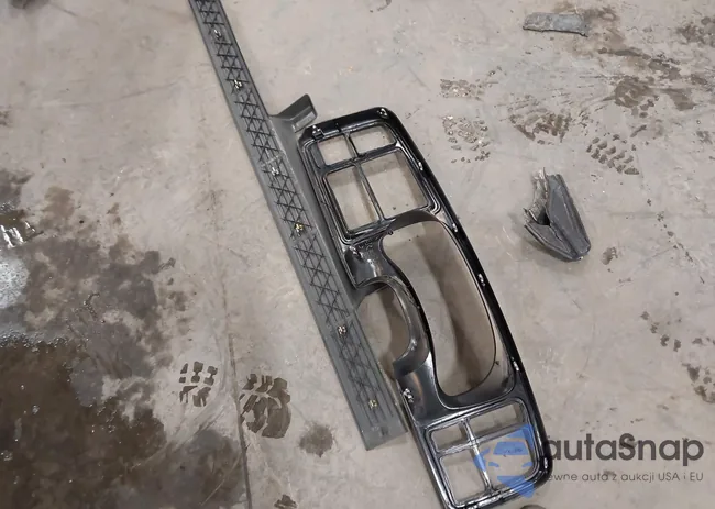 1GCHK29U13E213464: 43189461