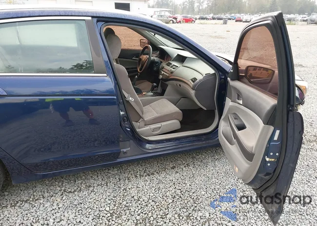 1HGCP26379A186053: 43188601