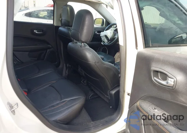 3C4NJDCB4JT245587: 43190682