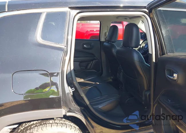 3C4NJDCB8JT334031: 43192065