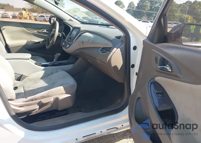 1G1ZB5ST6JF115988: 43192527