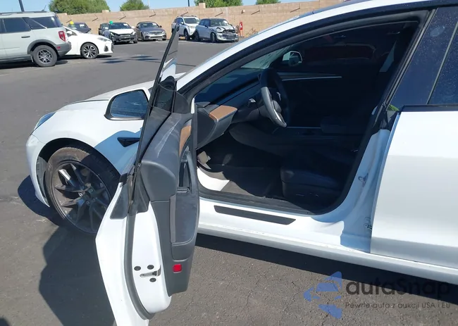 5YJ3E1EAXPF419944: 43192713