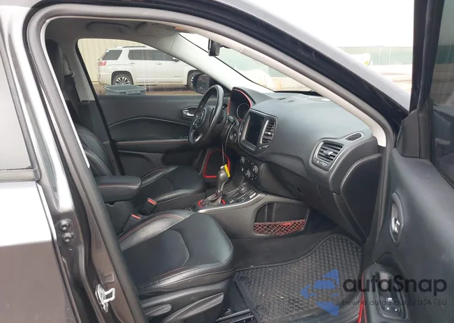 3C4NJDDB9KT697776: 43195312