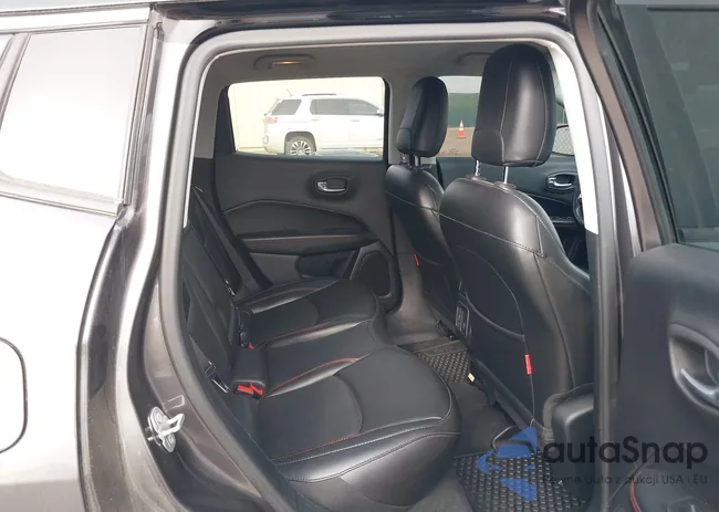 3C4NJDDB9KT697776: 43195312