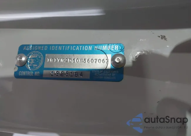 1G1YN2D60H5607067: 43196183