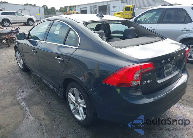 YV126MFB2F1305083: 43196323