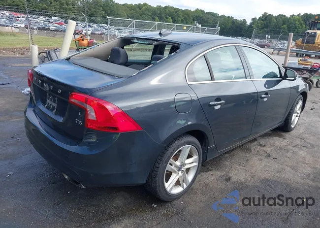 YV126MFB2F1305083: 43196323