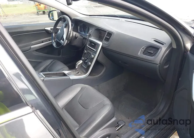 YV126MFB2F1305083: 43196323