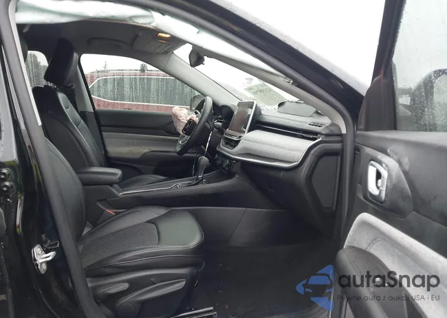 3C4NJCBB8NT138933: 43195798