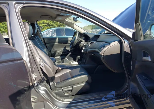 1HGCP2F68CA050807: 43197365