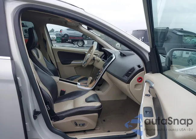 YV4902DZ1B2157469: 43196592