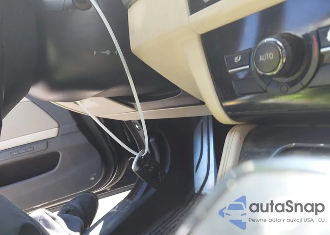 WBAFR9C59DD226853: 43196660