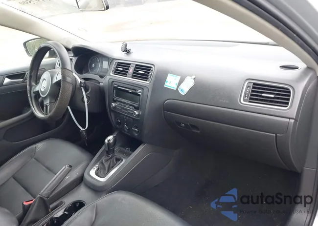 3VWD17AJ5EM238121: 43197599