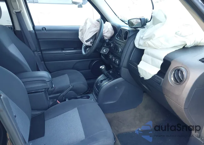 1C4NJRBBXGD767525: 43197680