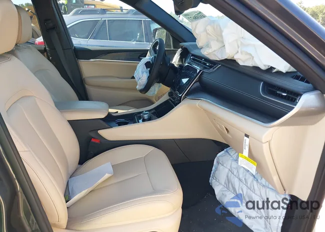 1C4RJKBG9R8924848: 43198677