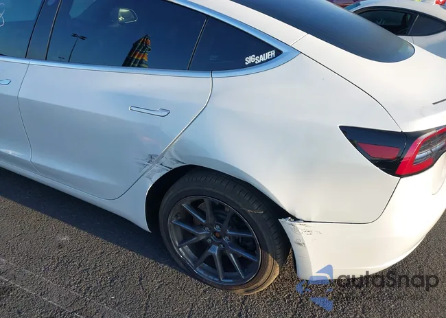 5YJ3E1EB8LF741615: 43200278