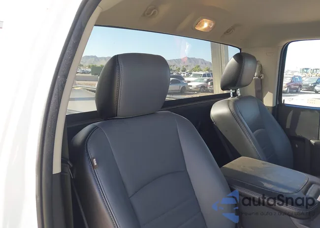 3C6JR7DG6PG676539: 43201296