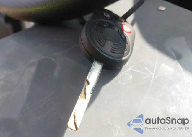 1FADP3E28JL322075: 43200843