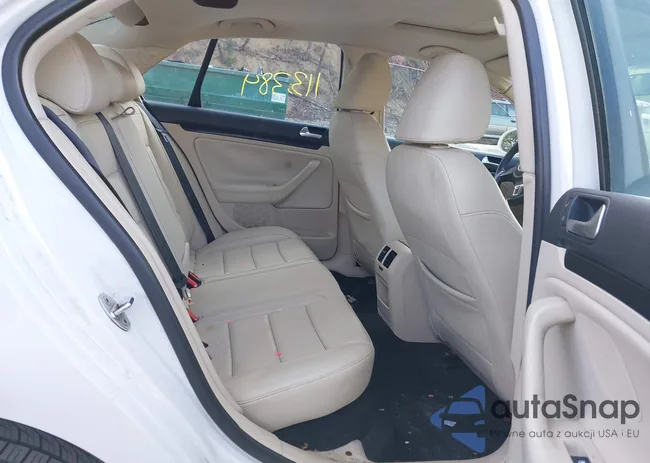 3VWRZ7AJ3AM050433: 43200898