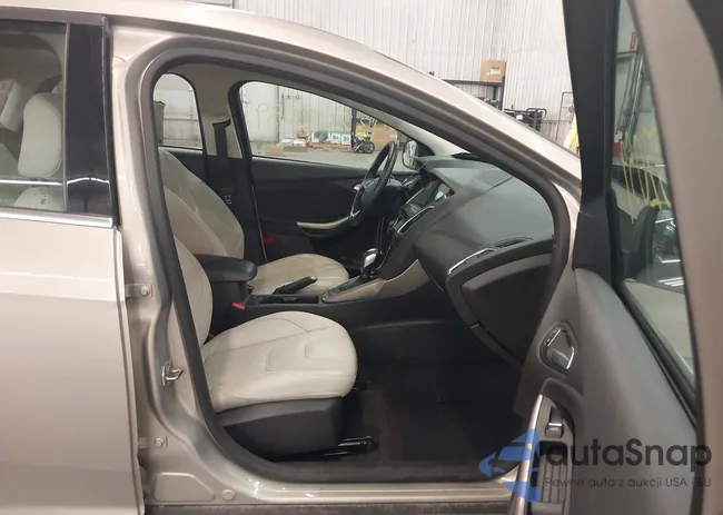 1FADP3N28GL326197: 43202059