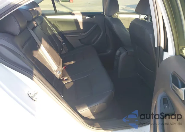 3VWDB7AJ6HM296322: 43203561