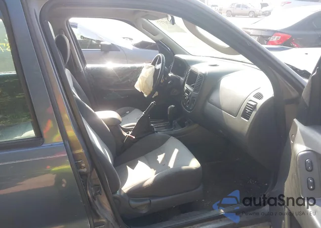 1FMYU92Z75KD27879: 43203737