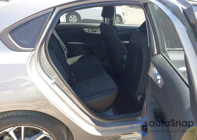 3KPF24AD8RE730269: 43205249