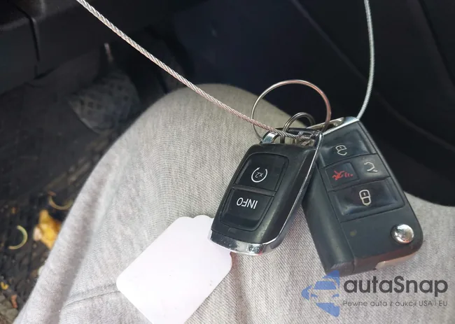 3VV2B7AX1KM110371: 43205556