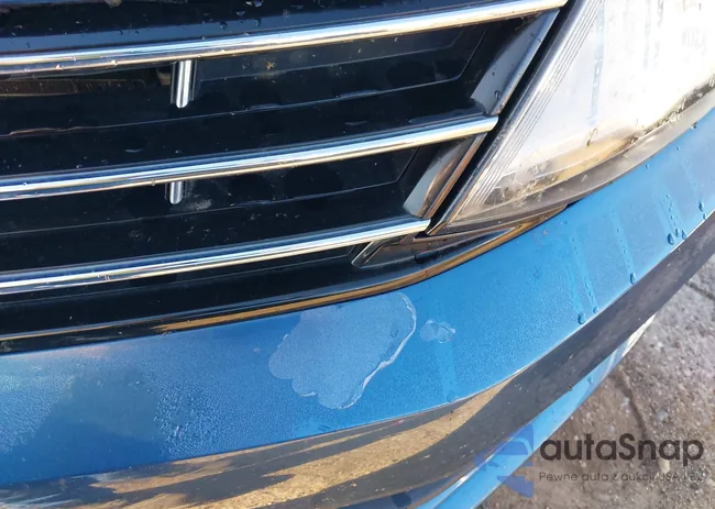 3VW2B7AJ5JM214240: 43208644