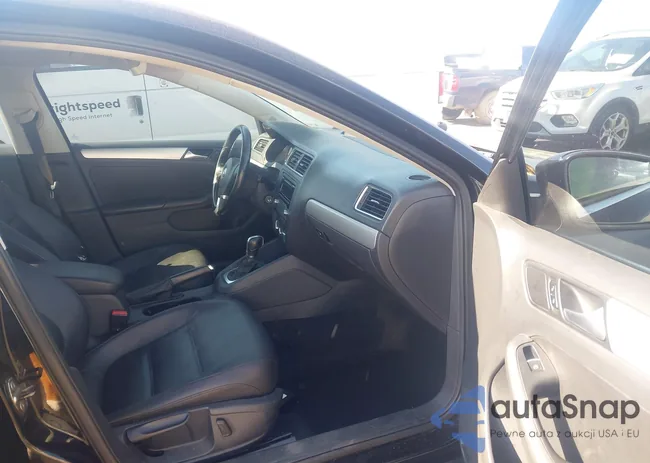 3VWD17AJ3EM293568: 43212204